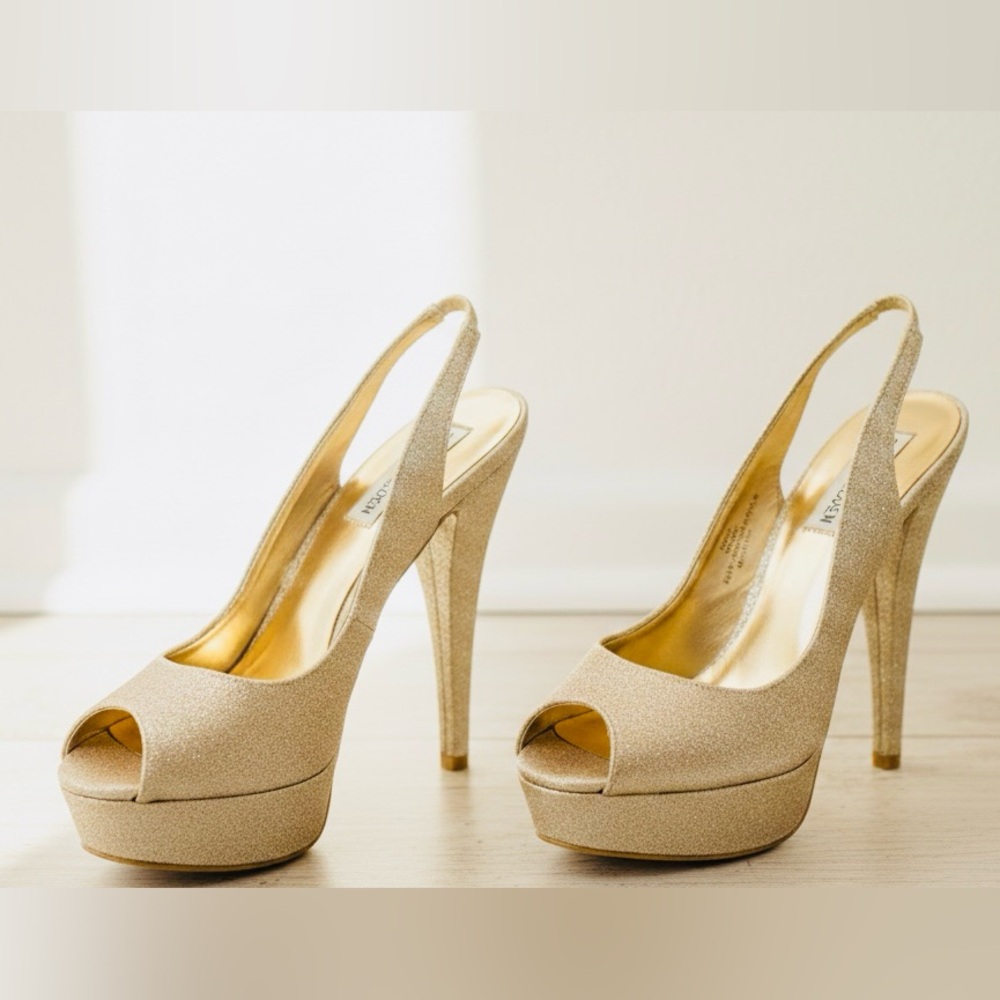 🤩 Steve Madden Elegant Glitter Gold Peep-Toe Slingback Heels 🤩